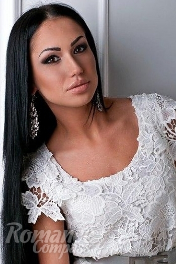 Ukrainian mail order bride Daria from Nikopol with black hair and brown eye color - image 1