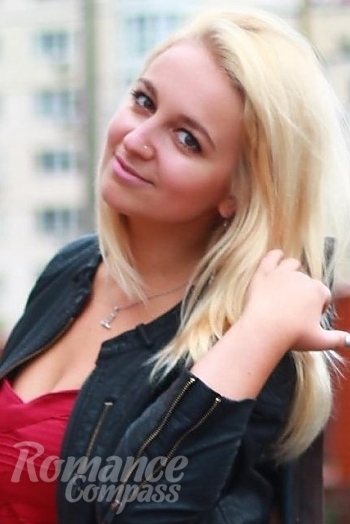 Ukrainian mail order bride Lesya from Kiev with blonde hair and green eye color - image 1