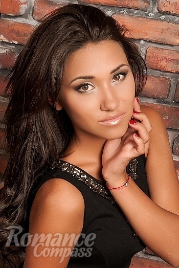 Ukrainian mail order bride Anna from Kharkov with brunette hair and brown eye color - image 1