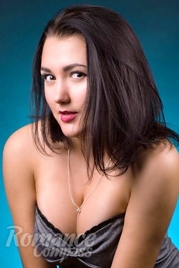 Ukrainian mail order bride Anna from Nikopol with brunette hair and brown eye color - image 1