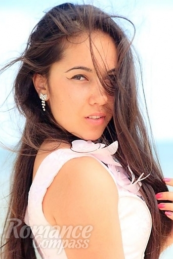 Ukrainian mail order bride Sofia from Kherson with brunette hair and green eye color - image 1