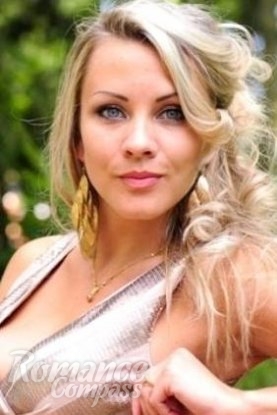 Ukrainian mail order bride Anna from Chernivtsi with blonde hair and blue eye color - image 1