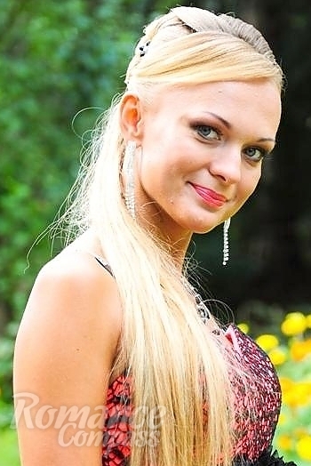 Ukrainian mail order bride Svetlana from Velykyi Kuchuriv, Chernivtsi region with light brown hair and grey eye color - image 1