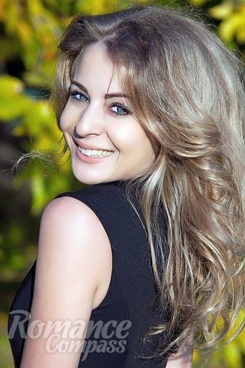 Ukrainian mail order bride Evgeniya from Yalta with light brown hair and green eye color - image 1