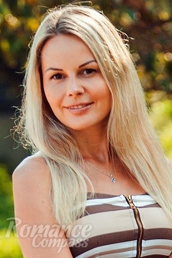 Ukrainian mail order bride Elena from Yalta with blonde hair and brown eye color - image 1