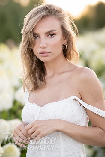 Ukrainian mail order bride Yulia from Kyiv with blonde hair and green eye color - image 1