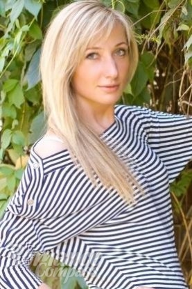 Ukrainian mail order bride Ekaterina from Luhansk with blonde hair and green eye color - image 1