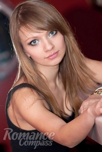 Ukrainian mail order bride Galina from Kherson with light brown hair and blue eye color - image 1