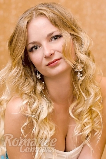 Ukrainian mail order bride Mariya from Kherson with blonde hair and green eye color - image 1