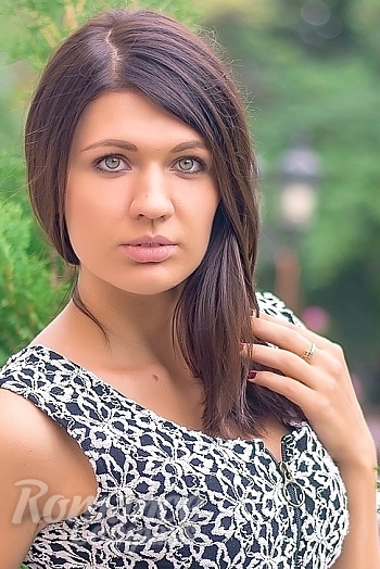 Ukrainian mail order bride Veronica from Nikolaev with brunette hair and green eye color - image 1