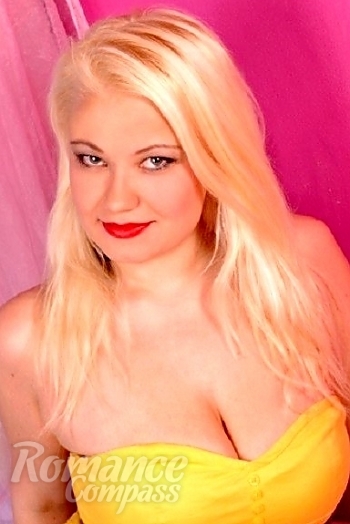 Ukrainian mail order bride Aliona from Kharkov with blonde hair and green eye color - image 1