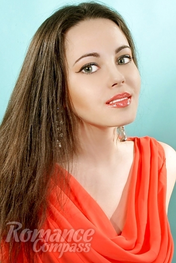 Ukrainian mail order bride Darya from Kiev with light brown hair and green eye color - image 1