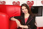 Ukrainian mail order bride Victoria from Makeevka with light brown hair and brown eye color - image 2