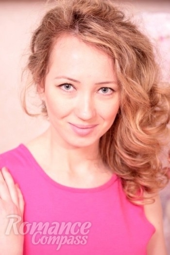 Ukrainian mail order bride Alyona from Kiev with blonde hair and grey eye color - image 1