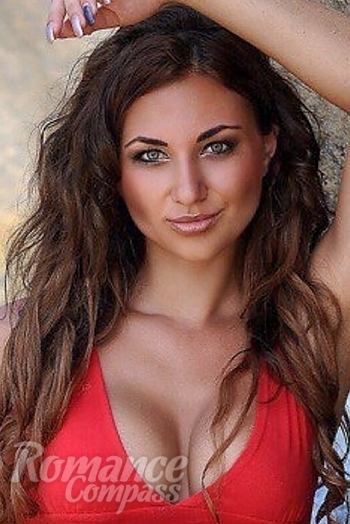 Ukrainian mail order bride Lubov from Novomoskovsk with brunette hair and green eye color - image 1