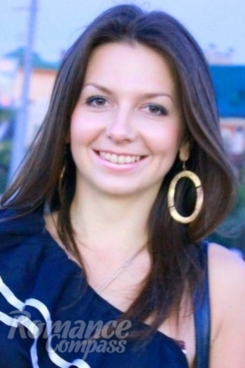 Ukrainian mail order bride Natasha from Rovno with black hair and hazel eye color - image 1