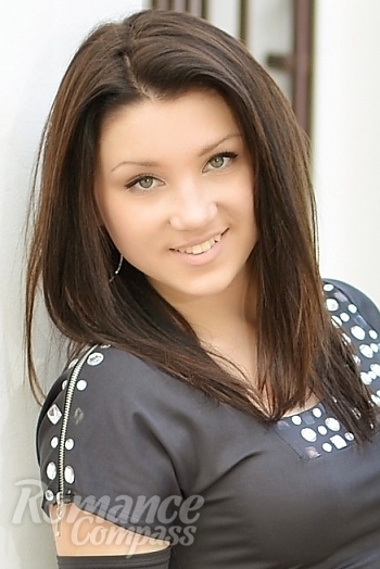 Ukrainian mail order bride Mariya from Nikolaev with brunette hair and green eye color - image 1