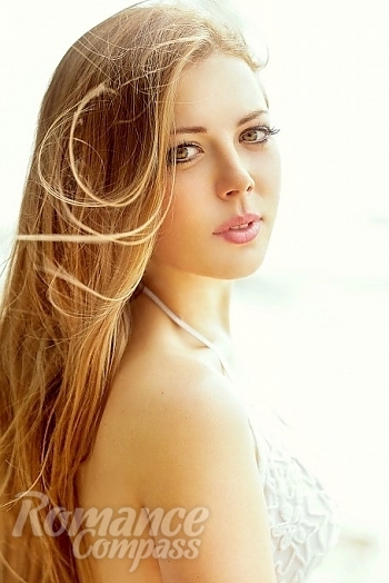 Ukrainian mail order bride Vera from Nikolaev with light brown hair and green eye color - image 1