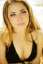 Ukrainian mail order bride Vera from Nikolaev with light brown hair and green eye color - image 2