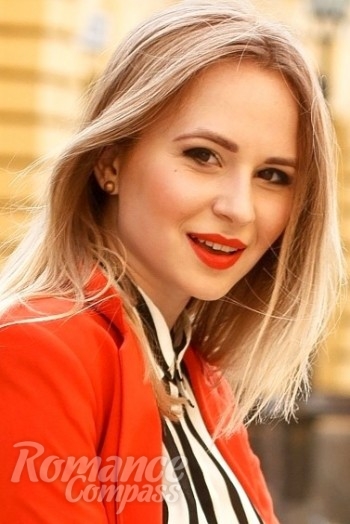 Ukrainian mail order bride Elena from Lugansk with blonde hair and hazel eye color - image 1