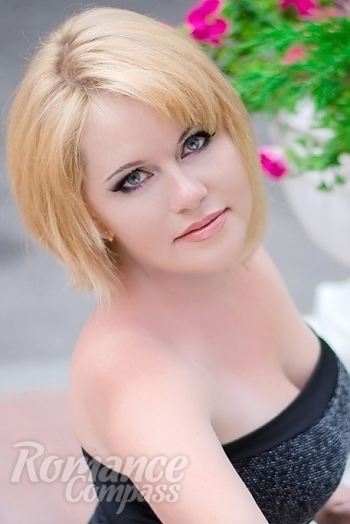 Ukrainian mail order bride Elvyra from Nikopol with blonde hair and green eye color - image 1