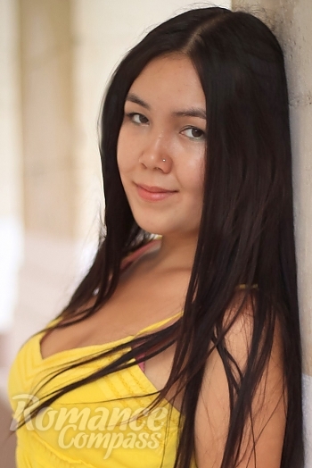 Ukrainian mail order bride Viktoria from Kherson with brunette hair and hazel eye color - image 1