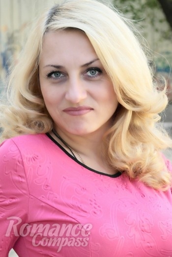 Ukrainian mail order bride Alena from Nikolaev with light brown hair and blue eye color - image 1