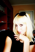 Ukrainian mail order bride Olena from Chornomorsk with blonde hair and black eye color - image 5