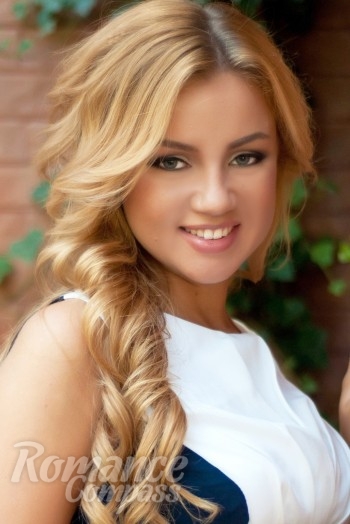 Ukrainian girl Daria,33 years old with green eyes and blonde hair.