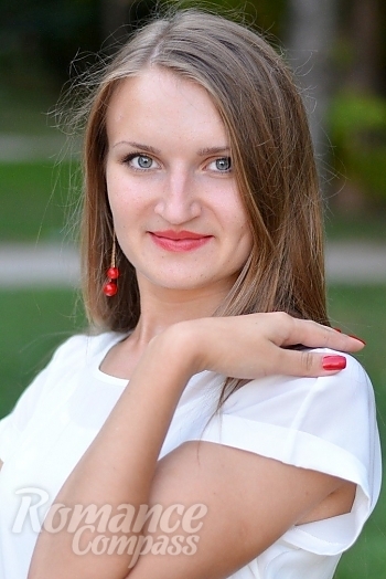 Ukrainian mail order bride Anna from Vinnitsa with light brown hair and green eye color - image 1