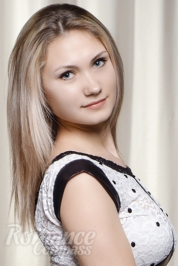 Ukrainian mail order bride Lera from Nikolaev with blonde hair and green eye color - image 1