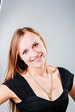 Ukrainian mail order bride Yuliia from Vinnitsa with light brown hair and blue eye color - image 3