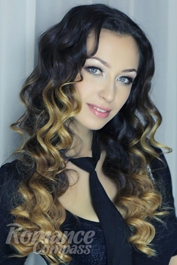 Ukrainian mail order bride Julia from Lugansk with brunette hair and grey eye color - image 1