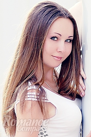 Ukrainian mail order bride Tatyana from Lugansk with brunette hair and blue eye color - image 1