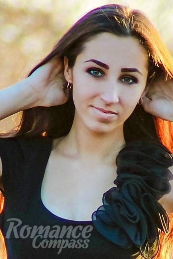 Ukrainian mail order bride Tatiana from Vinnitsia with brunette hair and green eye color - image 1