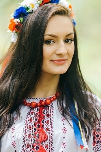 Ukrainian mail order bride Jana from Uzhgorod with black hair and black eye color - image 1