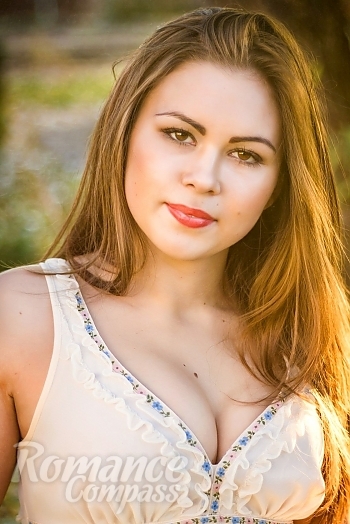 Ukrainian mail order bride Elizaveta from Kherson with brunette hair and brown eye color - image 1