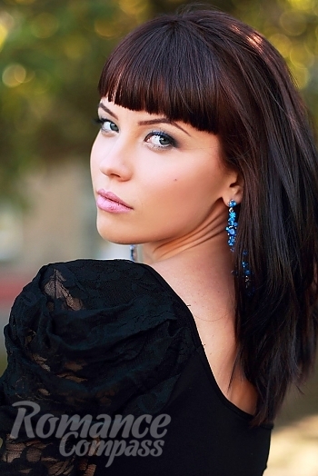Ukrainian mail order bride Elena from Melitopol with brunette hair and grey eye color - image 1
