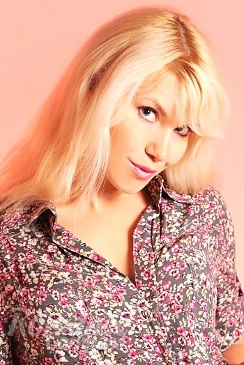Ukrainian mail order bride Elena from lugansk with blonde hair and blue eye color - image 1