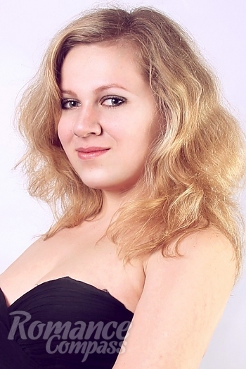 Ukrainian mail order bride Sashenka from Zaporozhye with blonde hair and green eye color - image 1