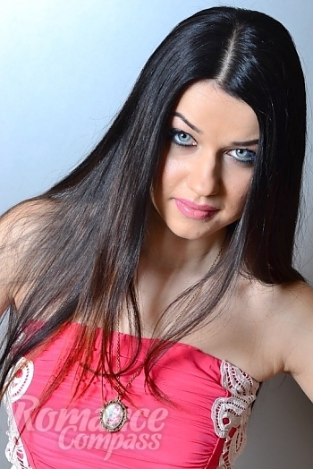 Ukrainian mail order bride Elena from Kharkov with black hair and green eye color - image 1
