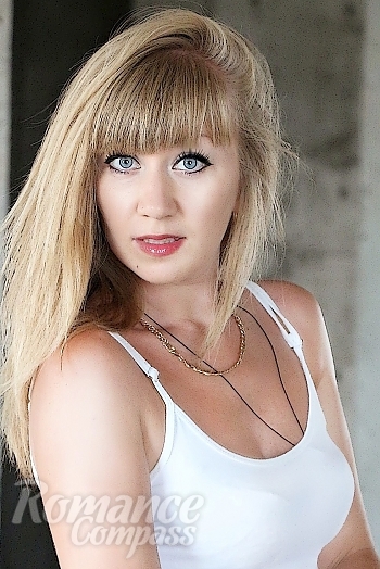 Ukrainian mail order bride Julia from Kherson with blonde hair and blue eye color - image 1