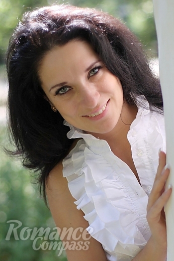 Ukrainian mail order bride Julia from Vasylkiv with black hair and brown eye color - image 1