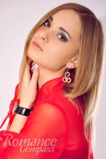 Ukrainian mail order bride Juliya from Kiev with blonde hair and green eye color - image 1