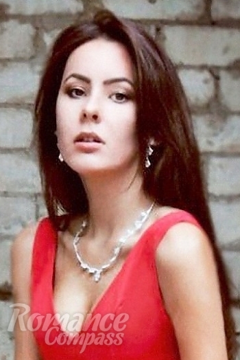 Ukrainian mail order bride Veronica from Melitopol with brunette hair and hazel eye color - image 1