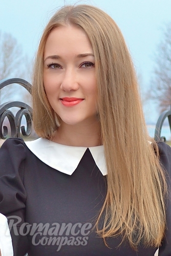 Ukrainian mail order bride Evgeniya from Cherkassy with auburn hair and green eye color - image 1