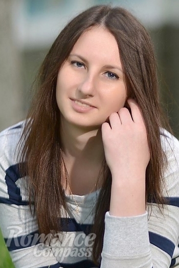 Ukrainian mail order bride Dasha from Mykolaiv with black hair and green eye color - image 1