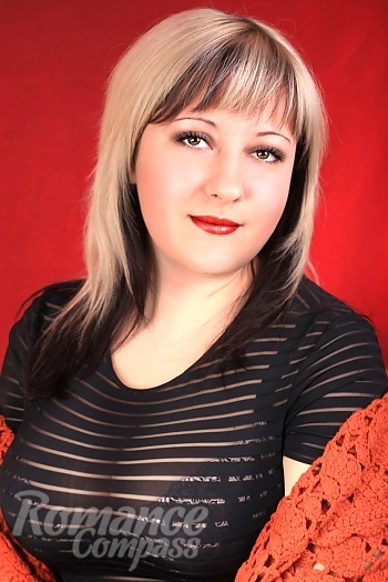 Ukrainian mail order bride Christina from Odessa with blonde hair and green eye color - image 1