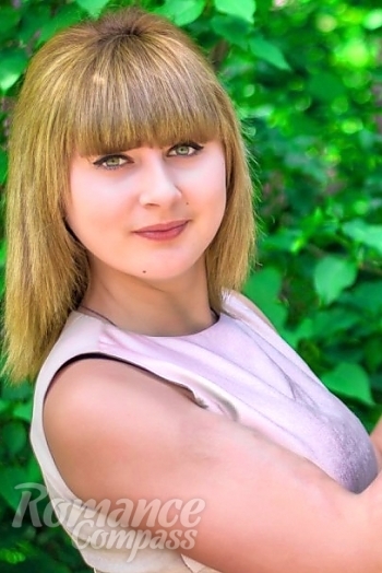 Ukrainian mail order bride Daria from Nikolaev with blonde hair and green eye color - image 1