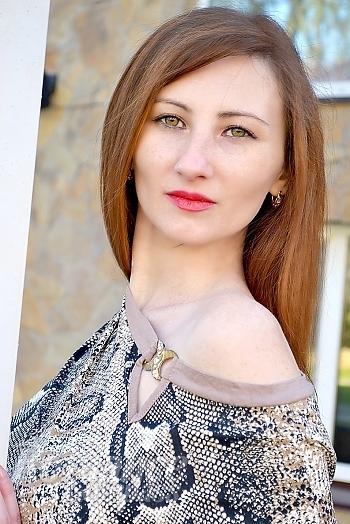 Ukrainian mail order bride Tatyana from Kherson with red hair and green eye color - image 1